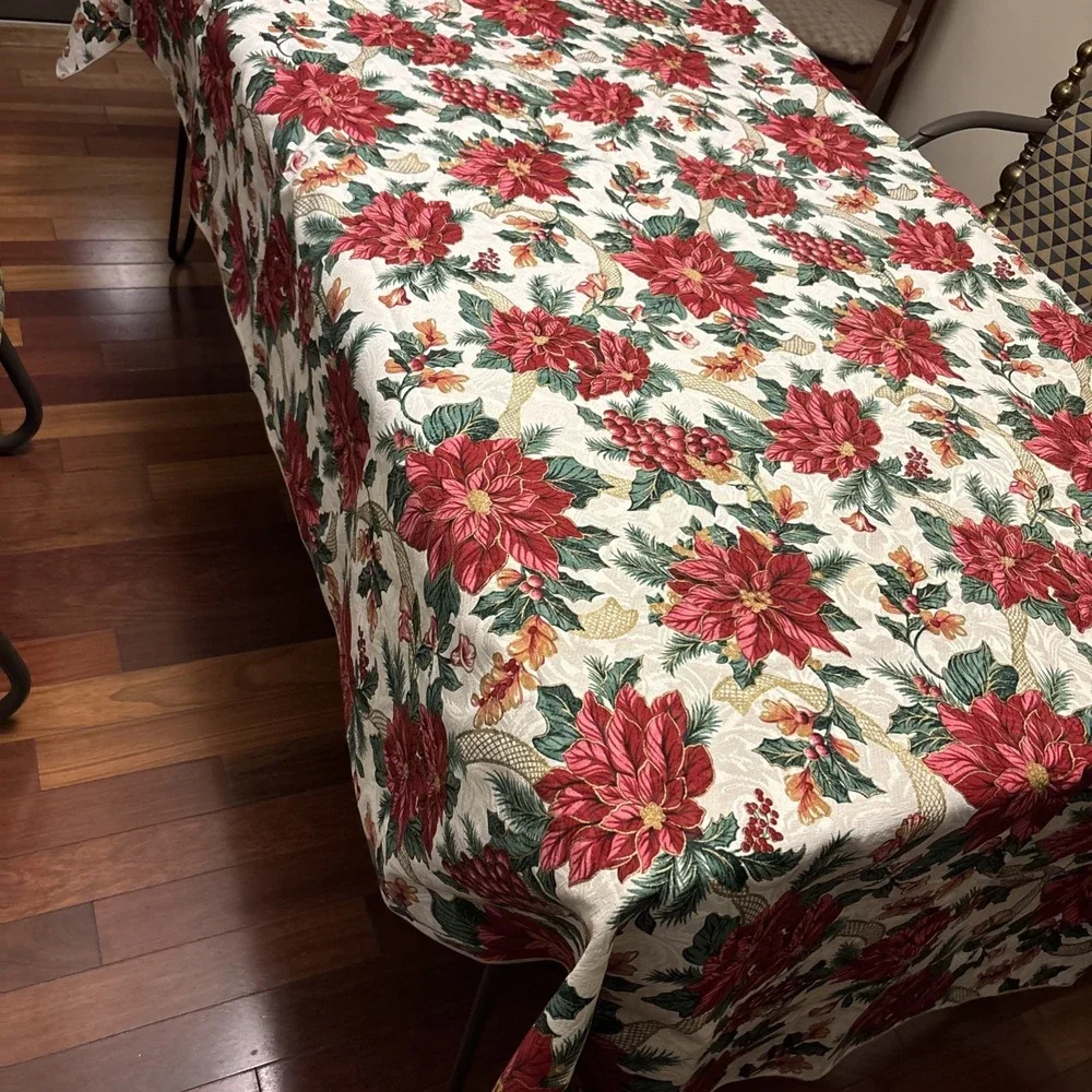 Vintage 1996 Avon Home Fashion Christmas Poinsettias Rectangle Tablecloth 59x105